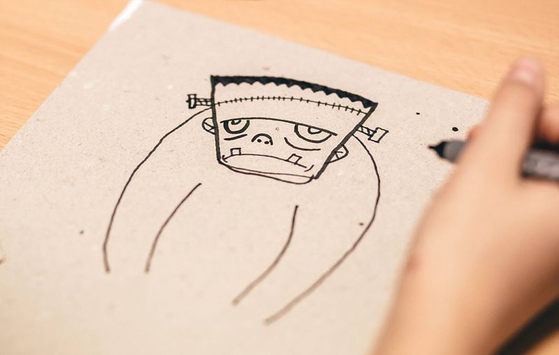 가구에서 유성펜 지우는 법