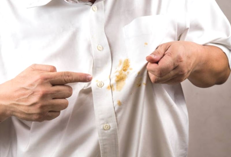 김치국물 얼룩, 왜 지우기 어려운가?