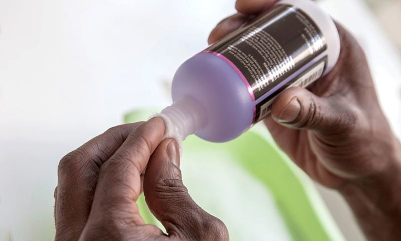 옷에 묻은 순간접착제 지우는 방법